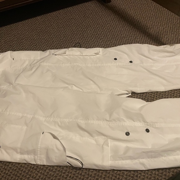 A bottom pant that can be converted to joggers as well - Picture 1 of 3